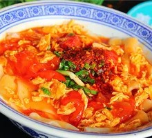 Knife-Scraped Tomato and Egg Noodles