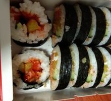 泡菜蛋黄紫菜包饭