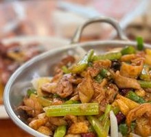 Spicy Pork Intestines in Dry Pot