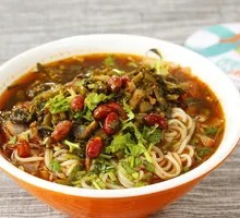Snow Cabbage and Minced Pork Noodles