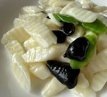 Stir-Fried Yam and Black Mushroom