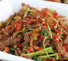 Stir-Fried Beef with Yellow Onion
