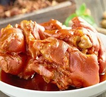 Scallion-Braised Pig Trotters