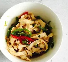 Spicy Chili Stir-fried Tofu Skin