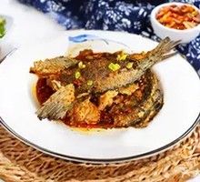Spicy and Fragrant Crispy Skin Roast Fish