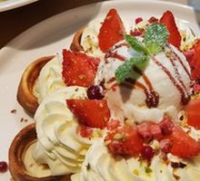 草莓芝士奶油冰淇淋华夫