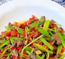 Steamed Yellow Beef with Celery