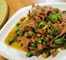 Stir-Fried Beef with Yellow Onion