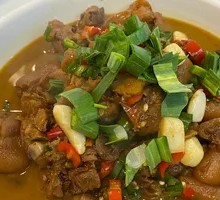Braised Pig's Feet in Clay Pot