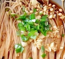 Steamed Clams with Garlic and Enoki Mushrooms