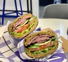 Black Pepper Beef Cheese Sandwich