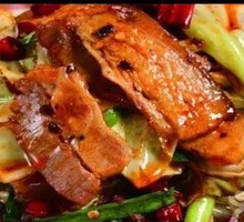 Spicy Pepper and Black Mushroom Stir-fried Pork