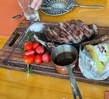 Black Angus Tomahawk Steak