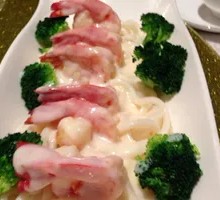 Dry-Braised Prawns with Yi Noodles