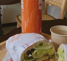德式烟熏肠三明治