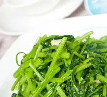 Garlic Stir-Fried Water Spinach