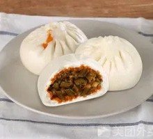 Sour Pickle Pork Buns
