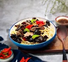 木耳炒牛肉盖浇面