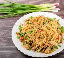 Stir-Fried Rice Noodles with Lean Pork