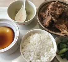 台式卤排骨饭