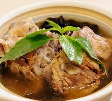 Pork Rib and Kelp Stew