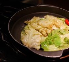 Spicy Stir-Fried Cabbage