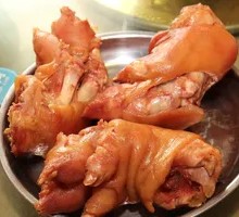 Slightly Spicy Pig Trotters