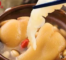 Stewed Pig Trotters with Kidney Beans and Fish Maw