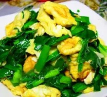 Garlic Shoots Stir-Fried with Eggs