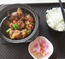 Braised Pork Trotter with Rice