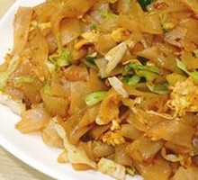 Stir-Fried Rice Noodles with Pork