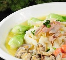 Golden Soup Seafood Dumpling Noodles