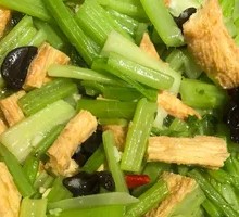 Stir-fried Celery with Tofu Skin