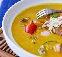 Curry Soft-Shell Crab with Herb Bread