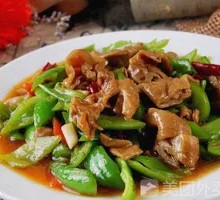 Stir-Fried Pork Intestines with Green Pepper