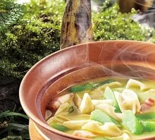 Seasonal Preserved Pork and Bamboo Shoot Hot Pot