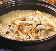 Garden Qingyuan Pig's Trotter Chicken Soup