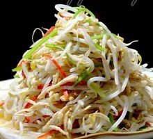 Green Pepper and Mung Bean Sprouts