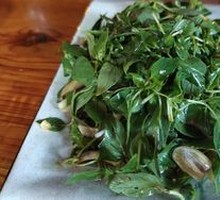 Onion and Schizonepeta Salad
