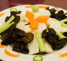 Black Fungus Stir-fried with Lotus Stem
