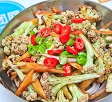 Spicy Stir-Fried Organic Cauliflower