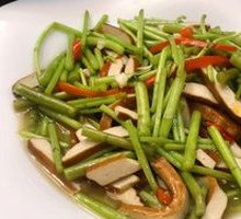 Asparagus Stir-fried with Fried Tofu Sheets