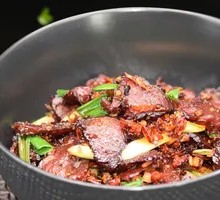 Stir-fried腊 Beef with Garlic