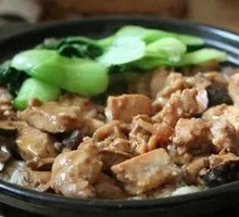 Braised Chicken with Mushrooms in Clay Pot Rice
