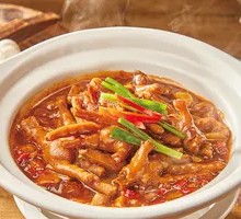 Sauce Braised Chicken Feet in Clay Pot