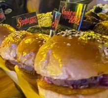 Memphis-Style Pulled Beef Burger