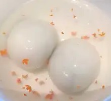Glutinous Rice Balls with Fermented Rice Wine and Osmanthus