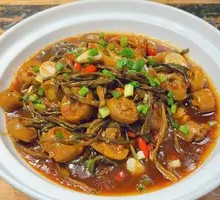 Dried Kidney Beans Braised with Pig Tail