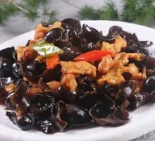 Stir-Fried Pork Slices with Wood Ear Mushrooms