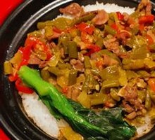 Sour Pickled Bean Chicken Offal Claypot Rice